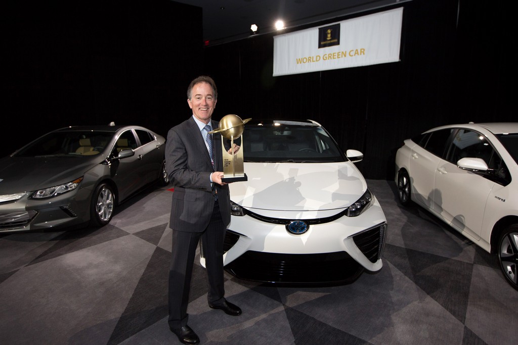 Toyota Mirai признан лучшим экологичным автомобилем в мире