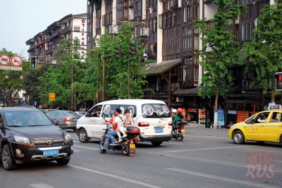 Жители больших китайских городов действительно предпочитают удлиненные седаны