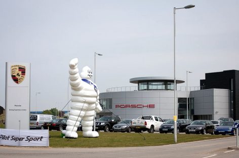 Тест новой резины от Michelin на легендарной трассе Silverstone
