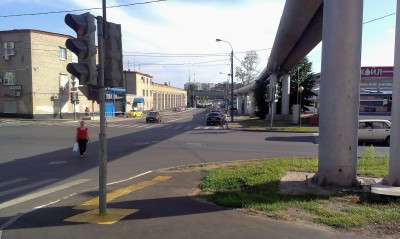 абсолютно ненужный светофор на въезде на Звенигородскую эстакаду