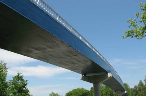 В Новосибирской области строят автомобильный мост из стеклопластика