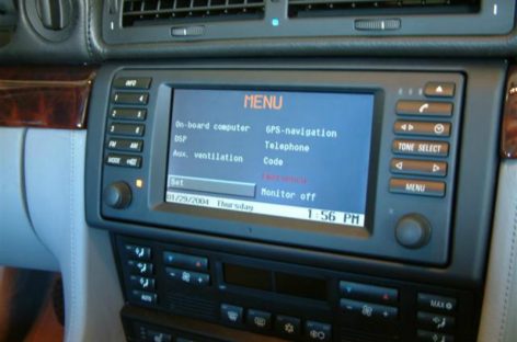 Первая встроенная система навигации появилась на BMW 7-series