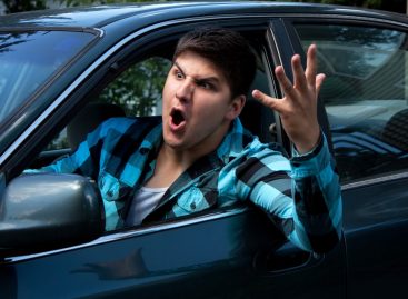 89% водителей испытывают раздражение за рулем