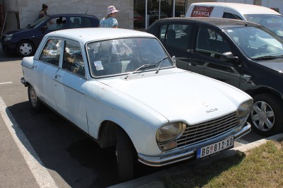 Cтарый Peugeot 204