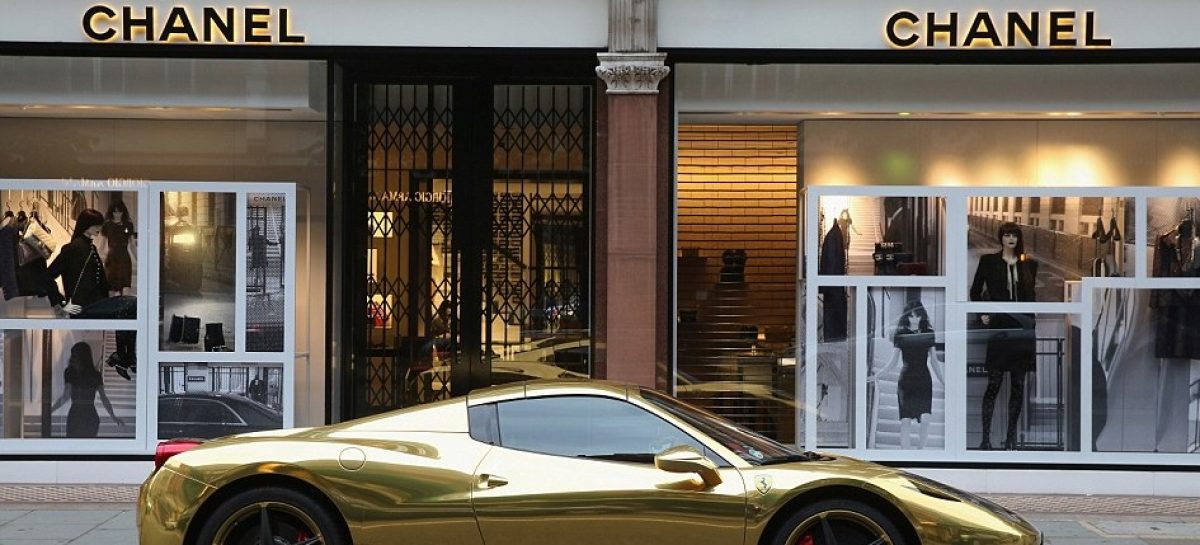 На улицах Парижа обнаружен золотой Lamborghini Aventador