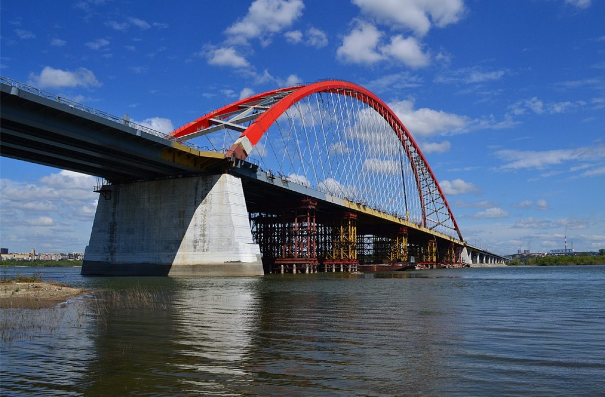 Памятник мосту в Новосибирске