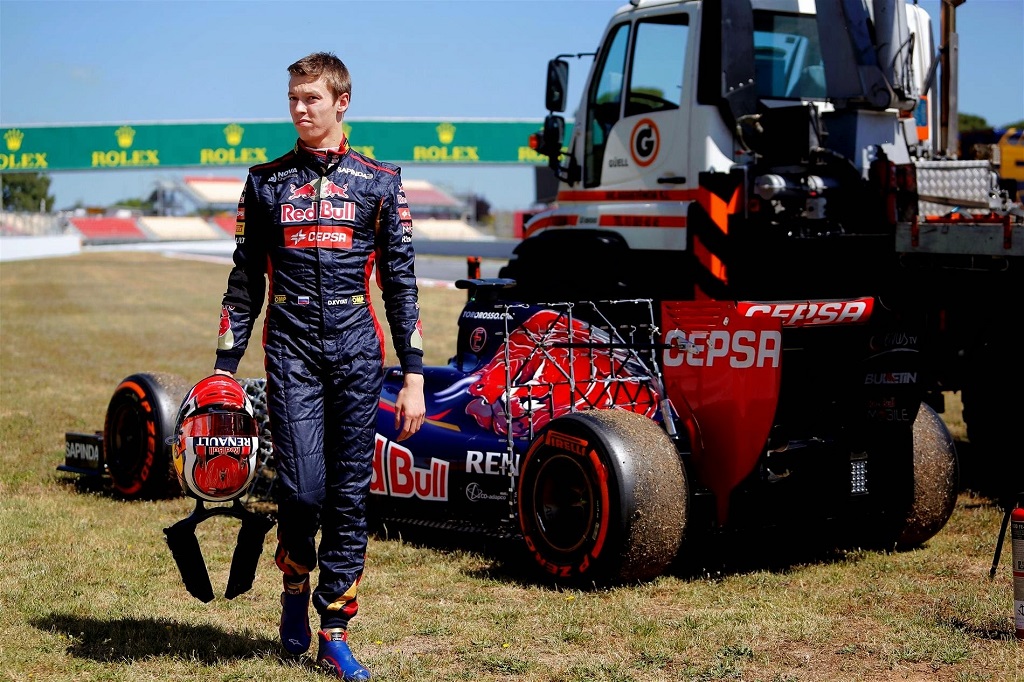 Даниил Квят и его болид Toro Rosso