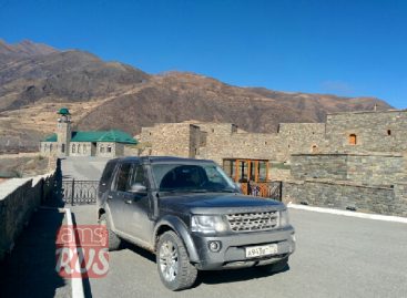 На Land Rover Discovery даже блондинка в состоянии покорить любые горы