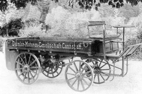 Первый в мире грузовик Daimler был выпущен в 1896 году