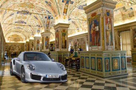 Porsche арендовал Сикстинскую капеллу