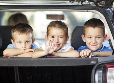 В России с 2017 года запретят оставлять детей в автомобиле
