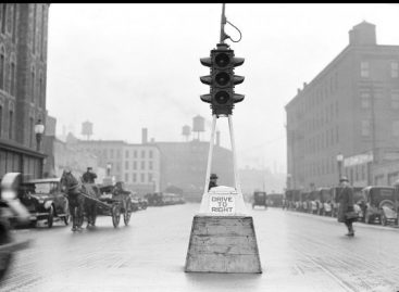 В 1927 году в Англии заработали первые светофоры