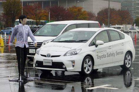 Toyota опубликовала информацию о новинках в системах безопасности на 2015 год