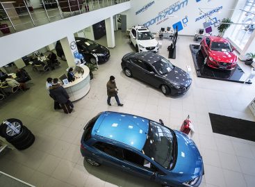 Импорт новых автомобилей в Россию снизился на 23,6%