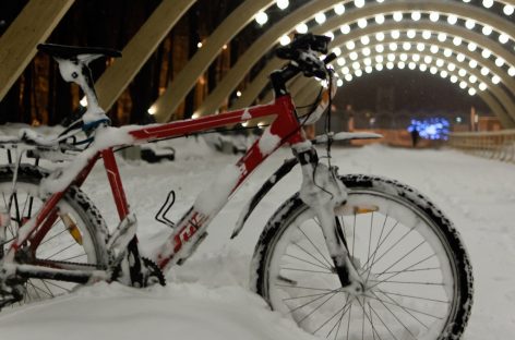 Снег убил главный московский транспорт