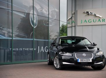 Jaguar XF будет заглядывать за повороты