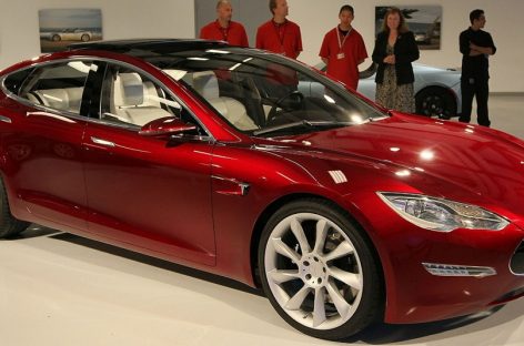 Покупать Tesla смысл есть, но заправок пока нет