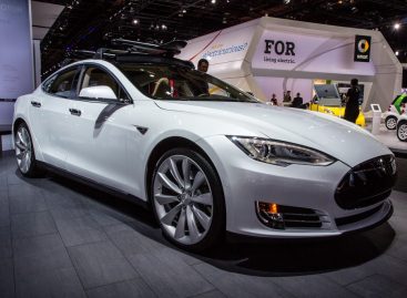 Машины Tesla – первые по лояльности пользователей