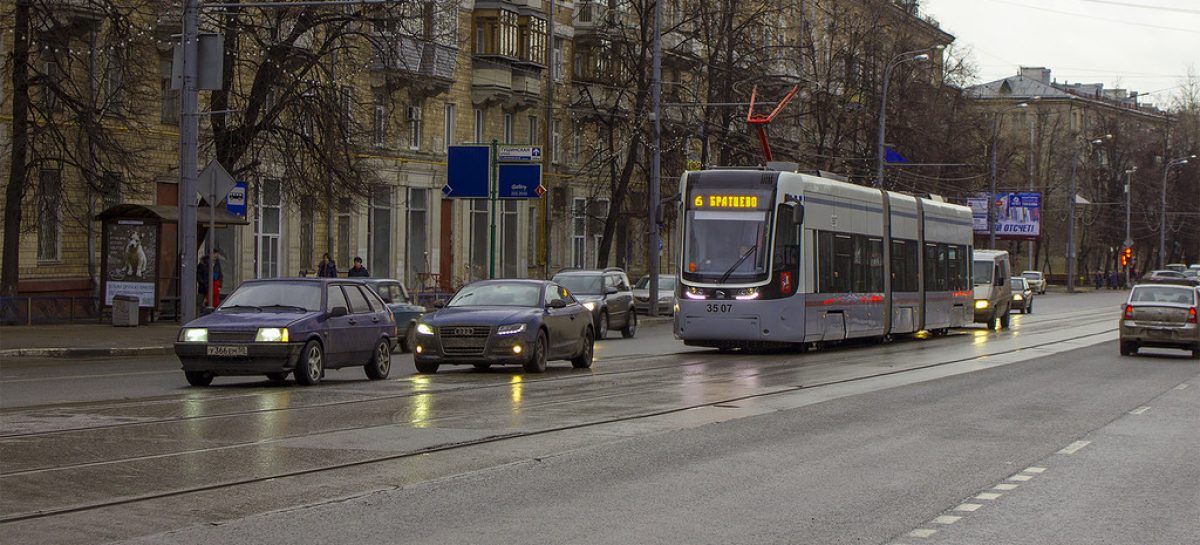 На улице Свободы реконструируют трамвайные пути