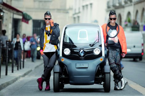 В Европе Renault Twizy теперь можно водить с 14 лет