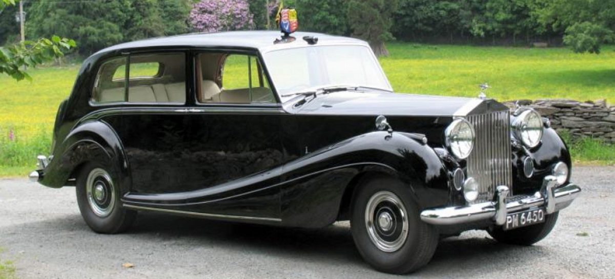 В конюшнях британской королевы пять штук Rolls-Royce Phantom
