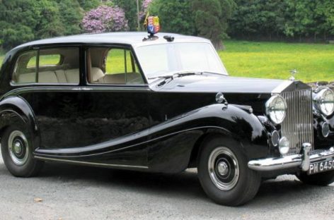 В конюшнях британской королевы пять штук Rolls-Royce Phantom