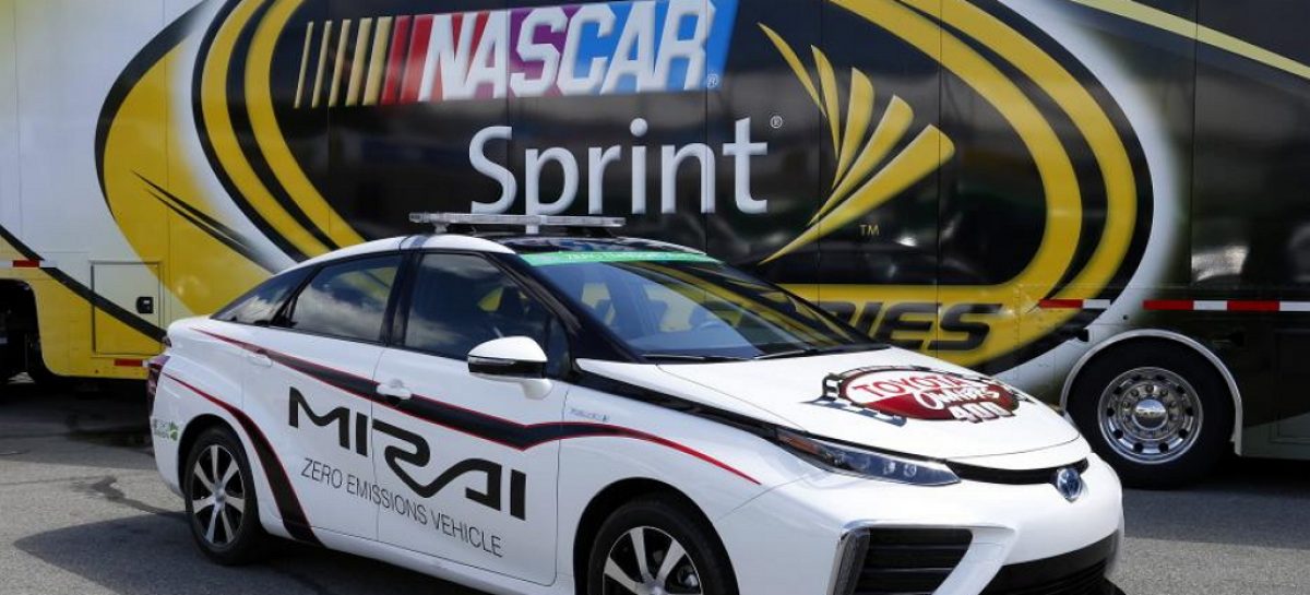 Toyota Mirai – первый водородный NASCARовец
