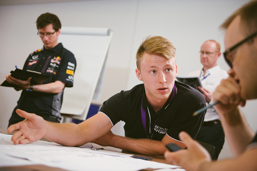 Конкурс на стажировку в Infiniti Red Bull Racing