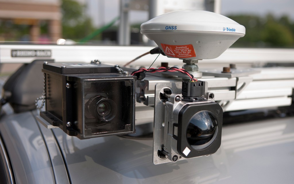 Видеокамеры автономного автомобиля Lexus