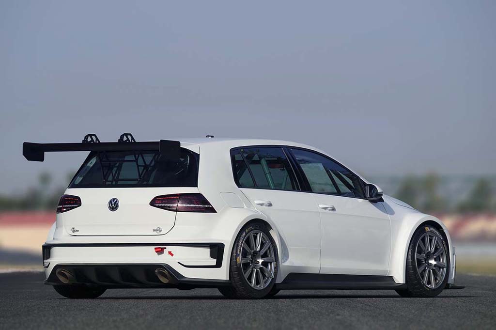 Гоночный Volkswagen Golf TCR