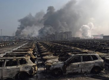 Тысячи автомобилей уничтожены взрывом