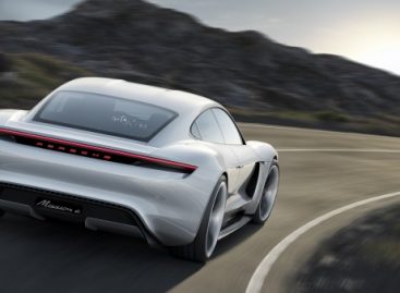Porsche начнет производство Mission E