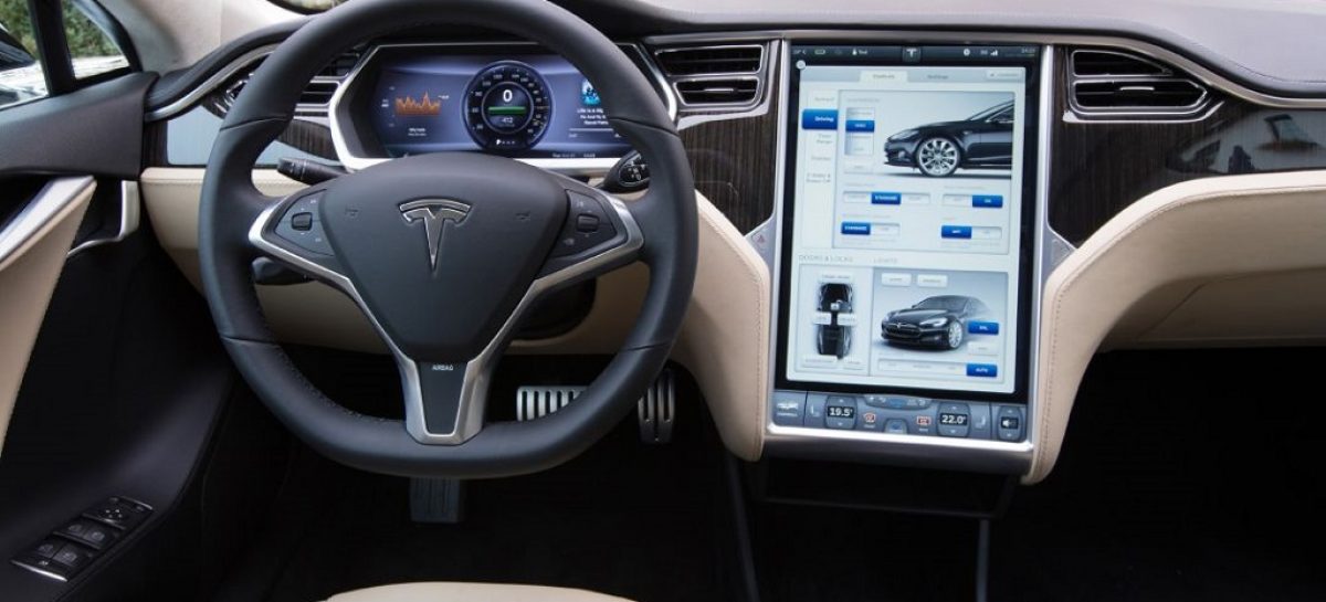 Автопилот Tesla протестировали в Москве