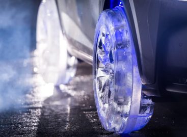 Lexus с колесами изо льда