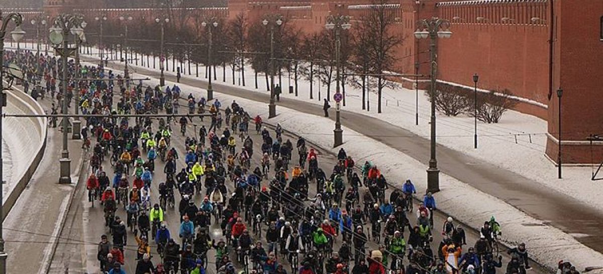 В Москве стартовал первый зимний велопарад