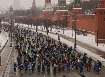 В Москве стартовал первый зимний велопарад