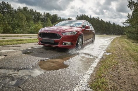 Ford воссоздал худшие дороги мира