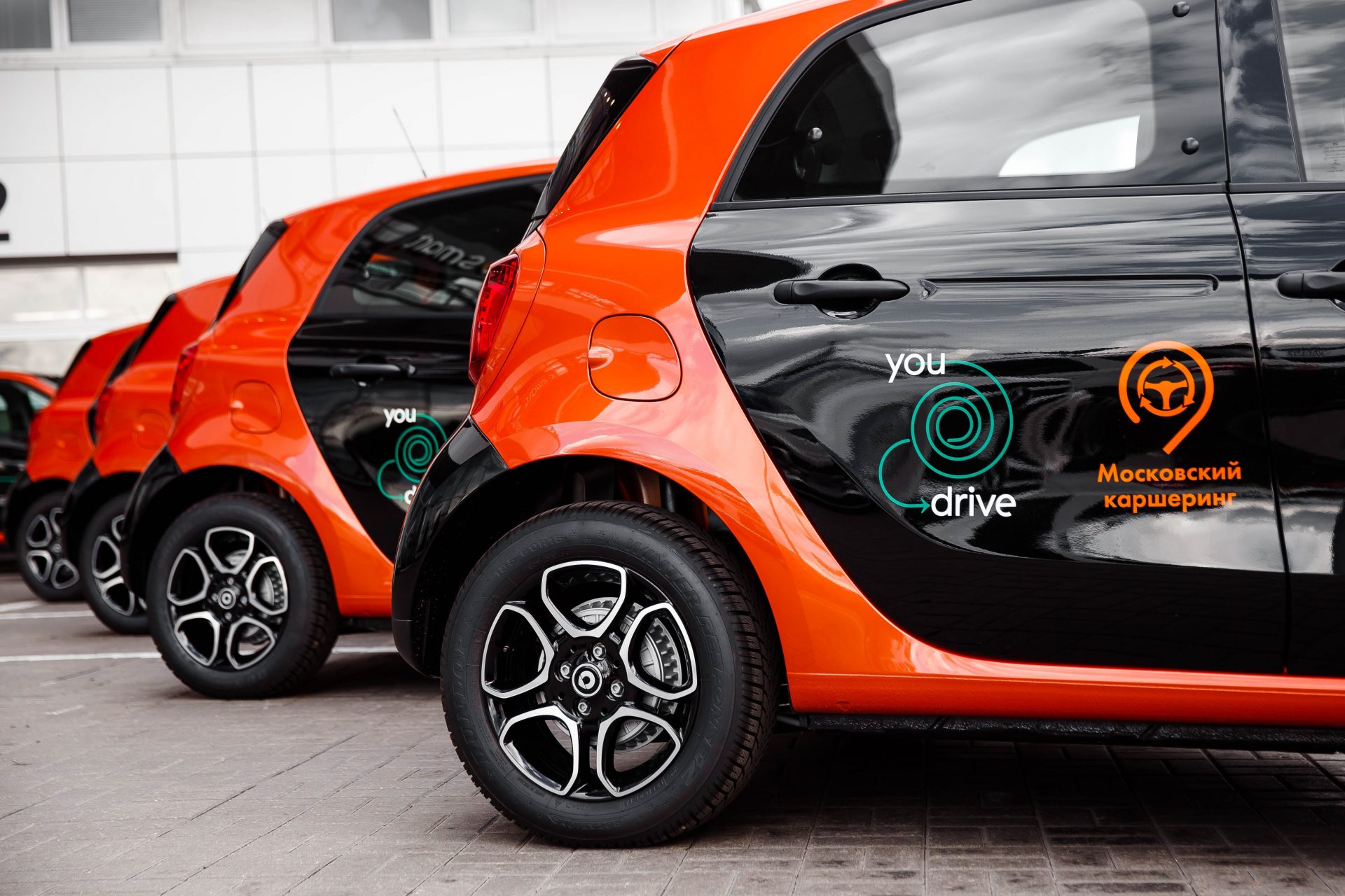 Панавто передал 300 автомобилей smart для московского каршеринга YouDrive