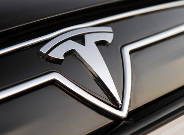 Электромобили Tesla получат «ЭРА-Глонасс»