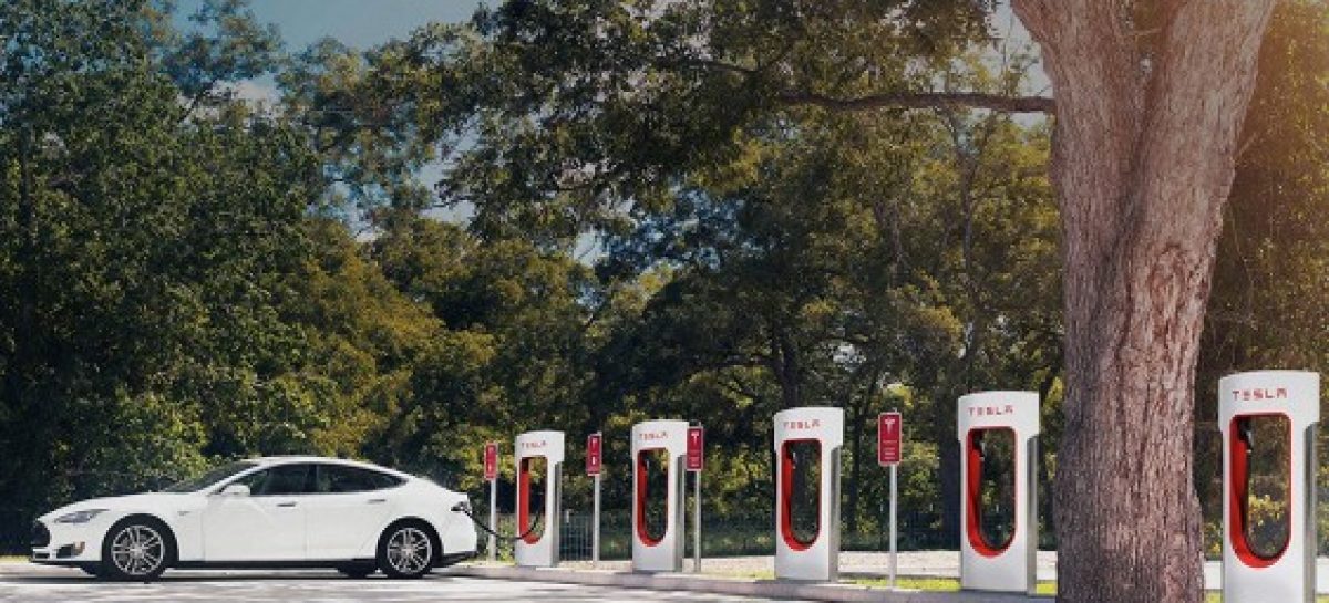 Tesla установит зарядные станции для электрокаров в домах своих клиентов