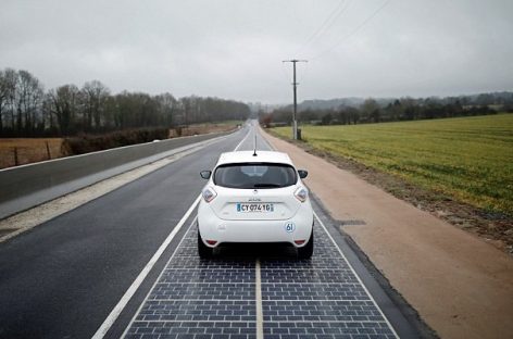 Во Франции открыта первая в мире автодорога с покрытием из солнечных батарей