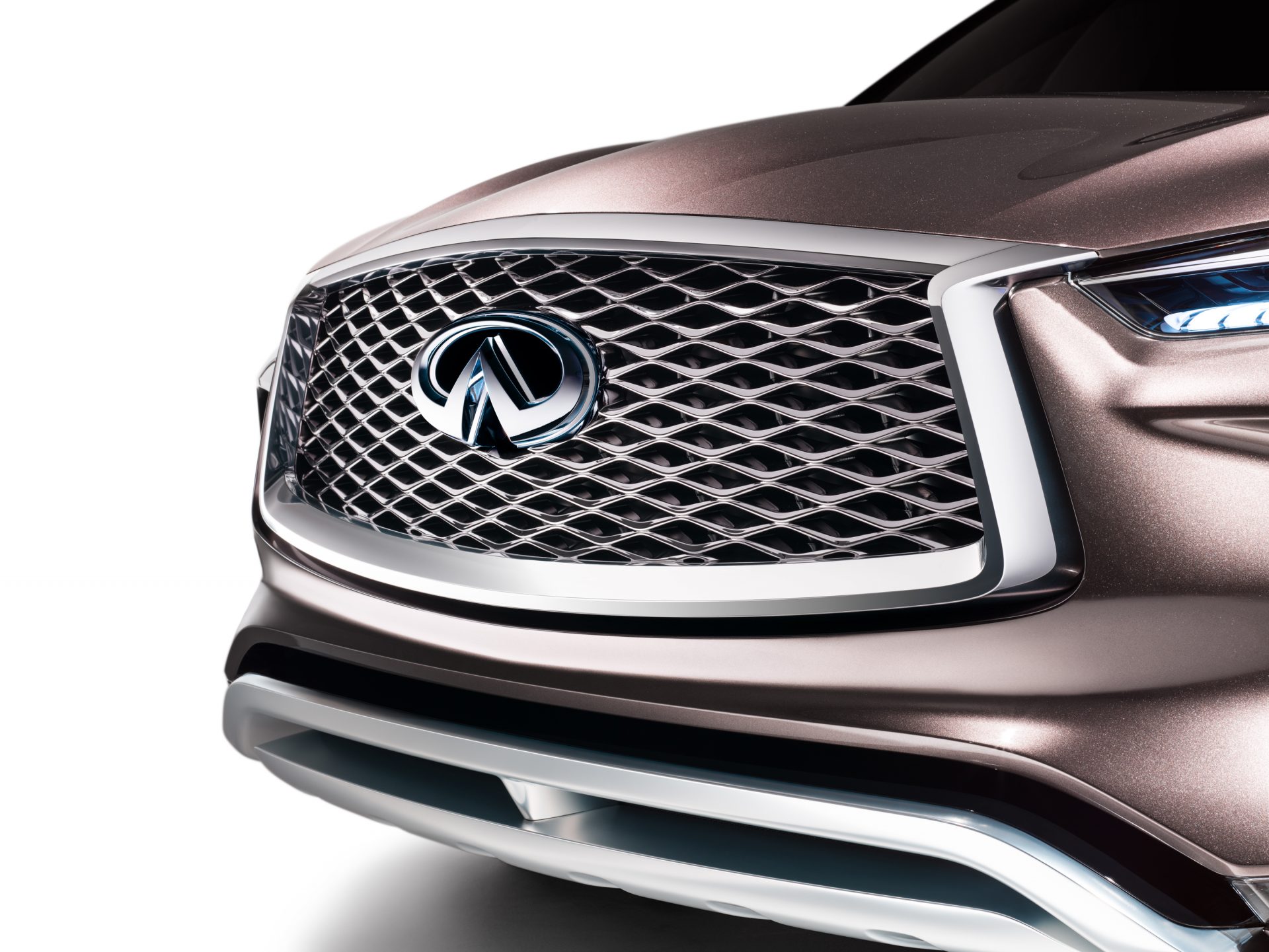 Demonstrating how the design of the 2016 QX Sport Inspiration, its conceptual forebear, could be adapted for a future production model, the QX50 Concept confidently articulates INFINITI’s ‘Powerful Elegance’ design language. A ‘cabin-forward’ silhouette combines with muscular lines and flowing surfaces to telegraph its purpose as a dynamic and practical crossover.