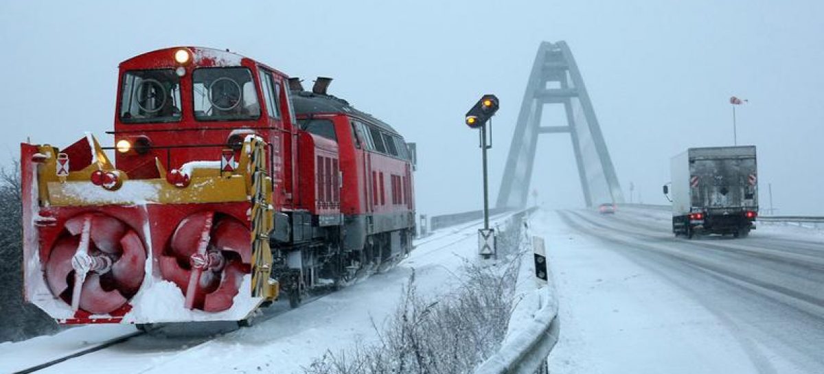 Роторный Локомотив снегоочиститель