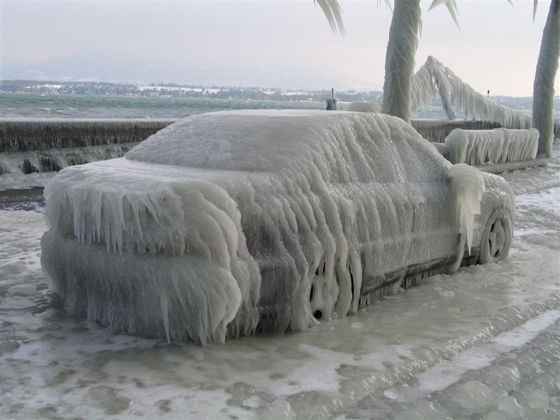 замерзший автомобиль