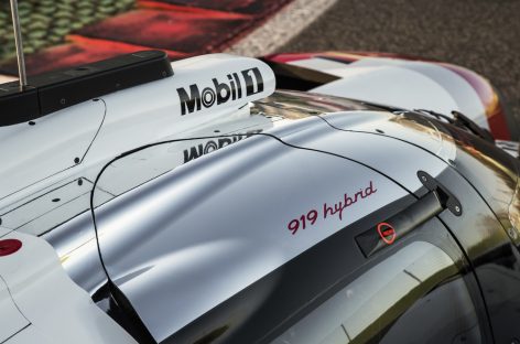 919 Hybrid на гоночной трассе в Монце