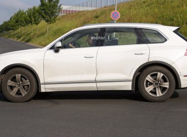 В сеть попали шпионские фото VW Touareg нового поколения