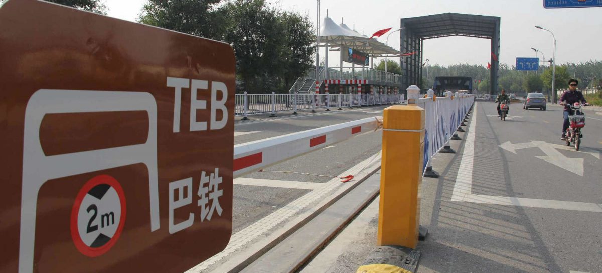Создателей китайского автобуса-тоннеля задержали за мошенничество