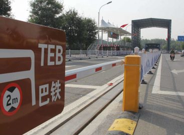 Создателей китайского автобуса-тоннеля задержали за мошенничество