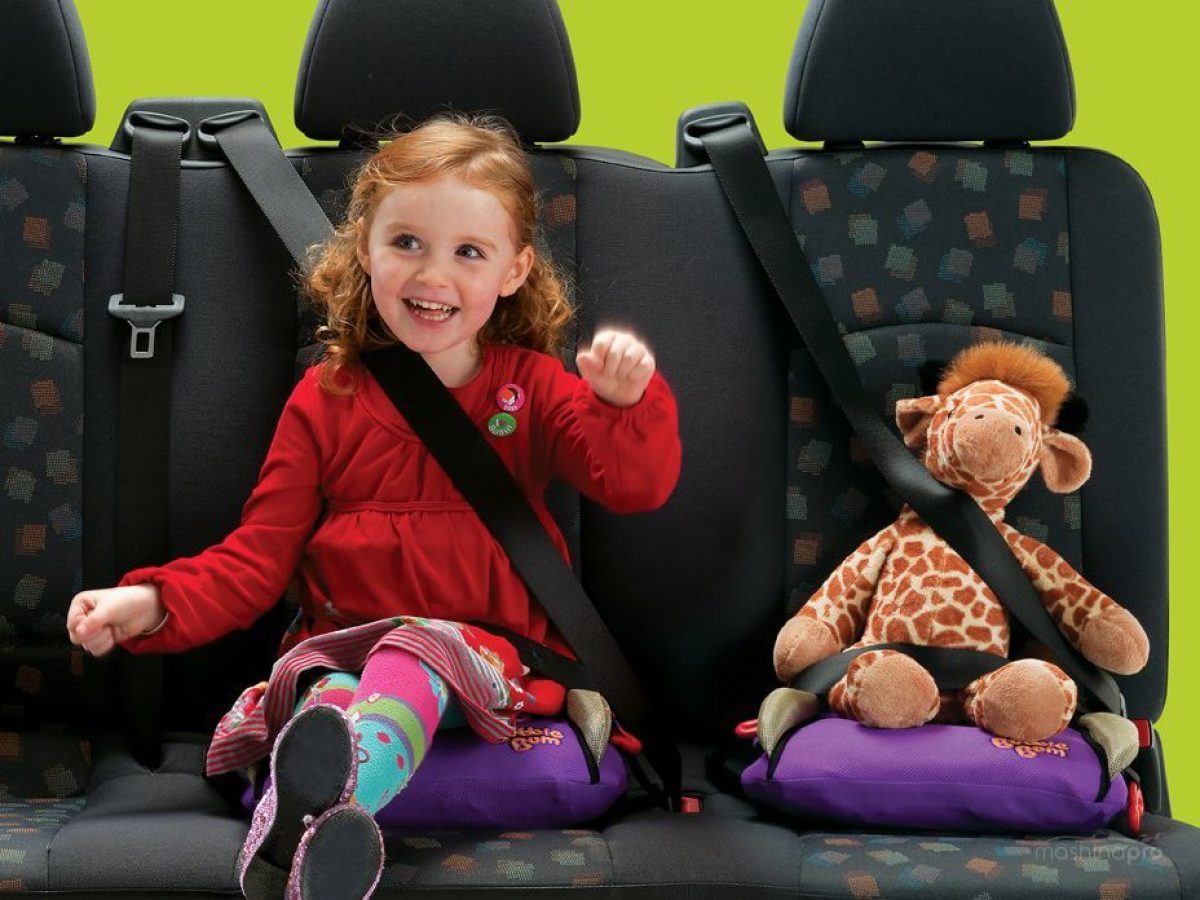 Ребенок без ремня безопасности. Сиденье для ребенка в машину. Детские ремни безопасности для автомобиля. Кресло безопасности для детей в автомобиле. Ребёнок в автомобиле пристёгнут.
