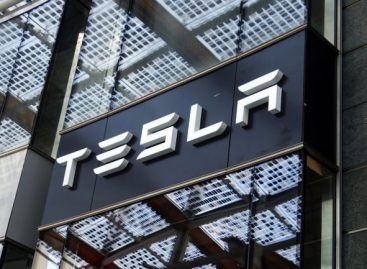 Озвучена дата презентации беспилотной электрофуры Tesla